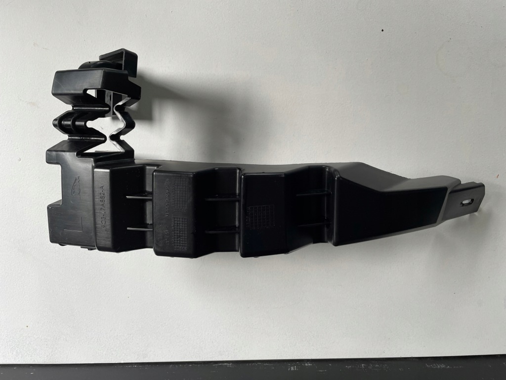 фото №1, Jaguar e-pace x540 напрямна бампера задня