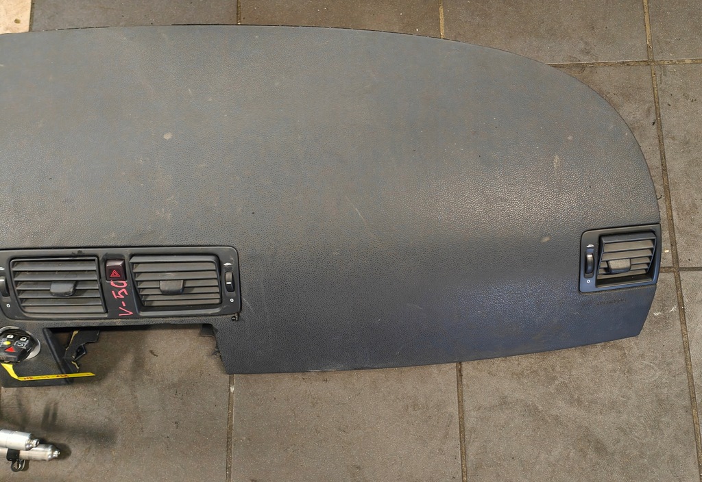 фото №5, Volvo v50 06r приборная панель приборная подушка безопасности ремни