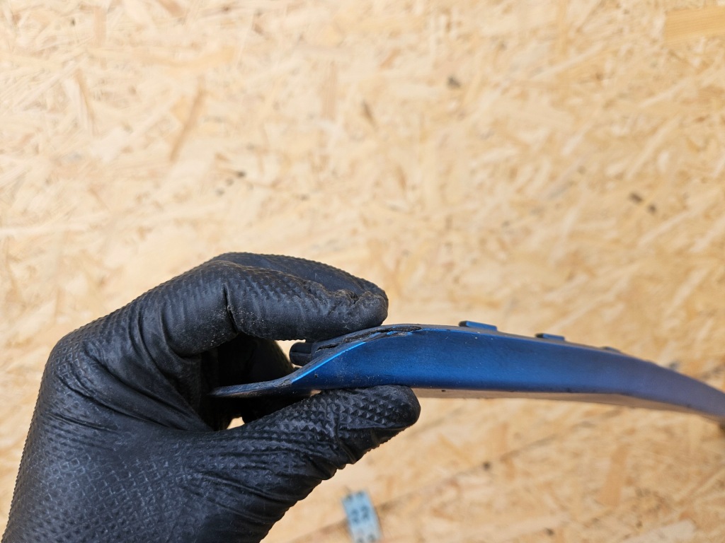 Спойлер накладка молдинг бампера задний  hyundai ioniq 86689-g2000 Доставка