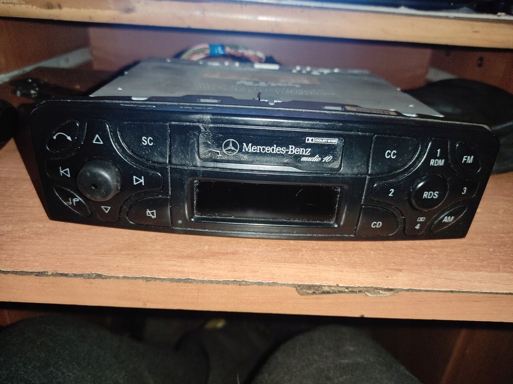 фото №1, A2038201586 радио заводской mercedes w203 c klasa