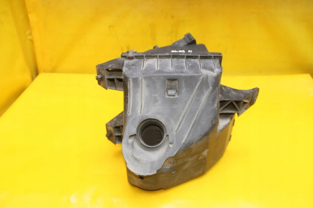 фото №6, Корпус фільтра повітря a4 b5 fl 2.5 4b0133837e