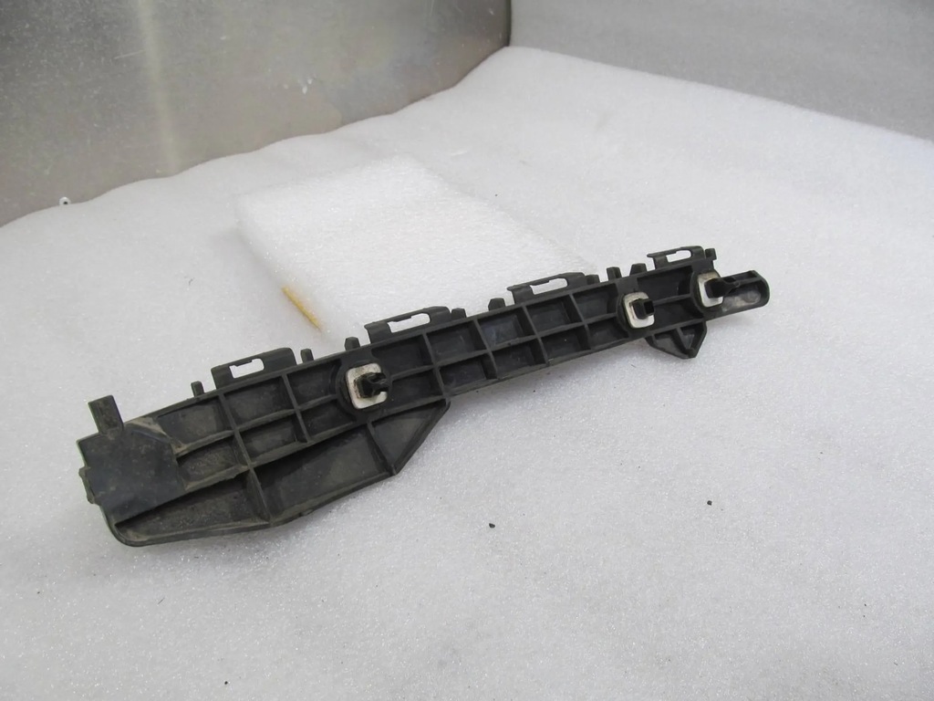 фото №16, Toyota auris hb e18 12-18 направляющая кронштейн правый бампера задняя заднего c406