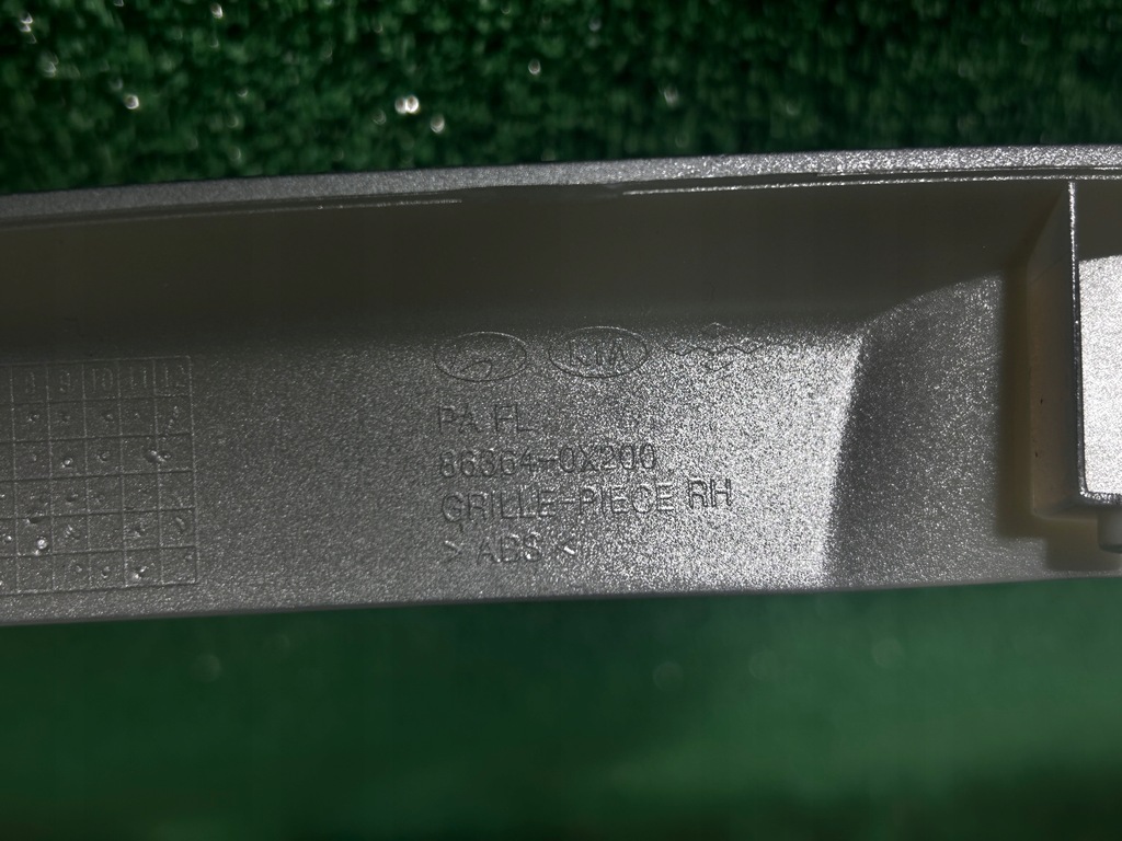 фото №9, Hyundai i10 11- молдинг na решётка радиатора правая 88364-0x200