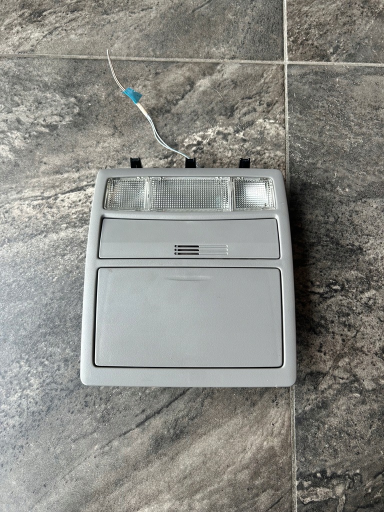 фото №1, Лампа салонная потолочный освещение toyota camry xv40