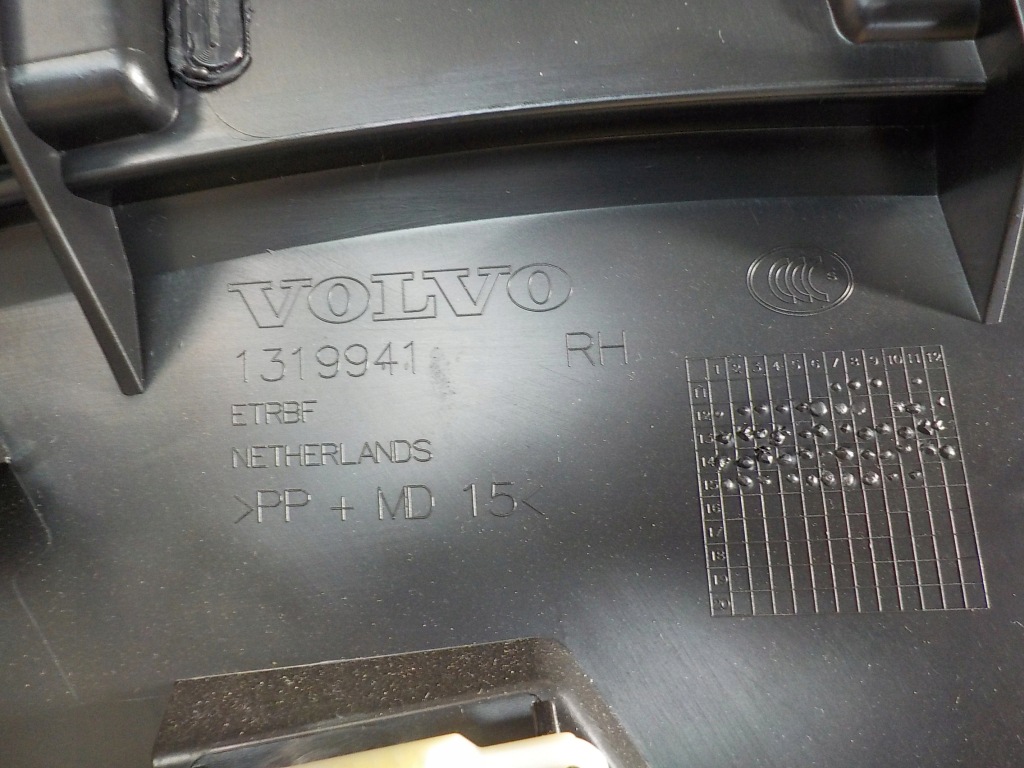 фото №3, Volvo v40 обшивка дверь правый задняя