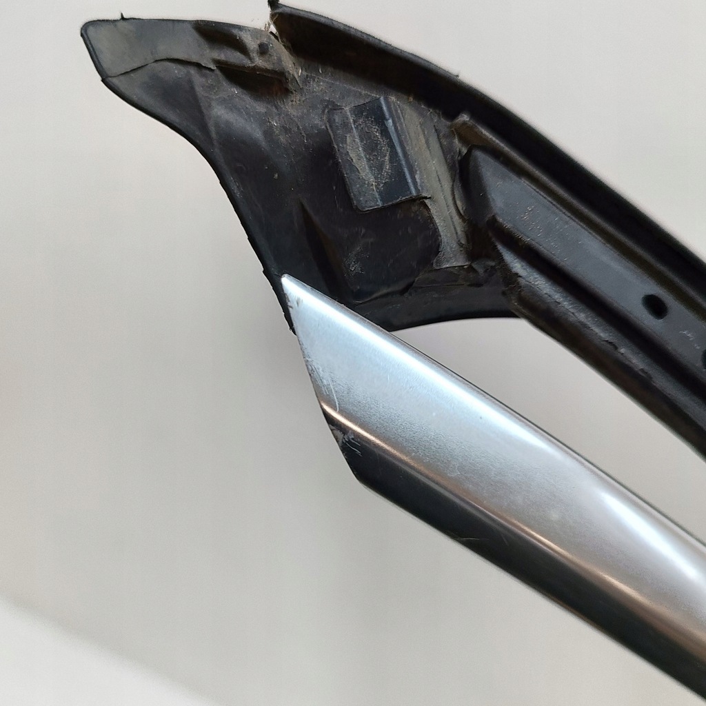 фото №7, Audi e-tron 2019 левая сторона молдинг / прокладка стекло дверь