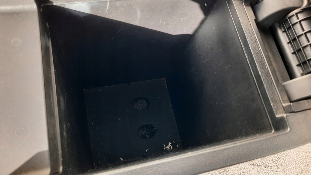 фото №5, Подлокотник mazda 3 05r hb 1.6citd