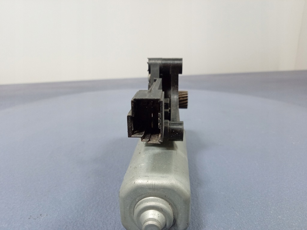 фото №5, Bmw 2 f44 f40 моторчик люк левый 9498890