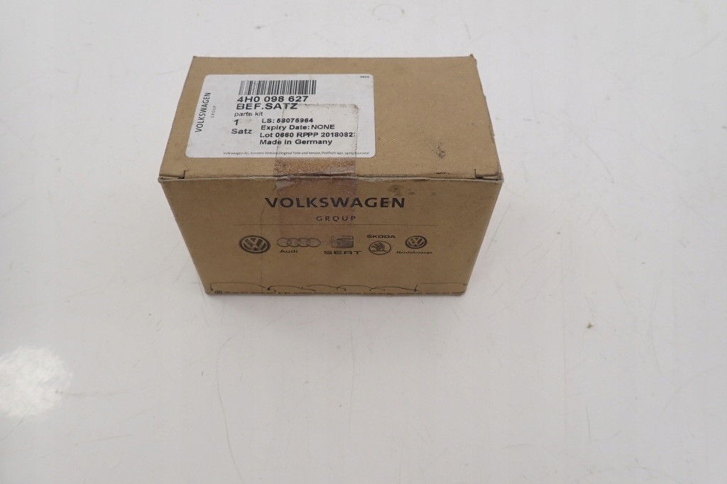 фото №1, Audi a8 набір елементів кріпильних бампера задня