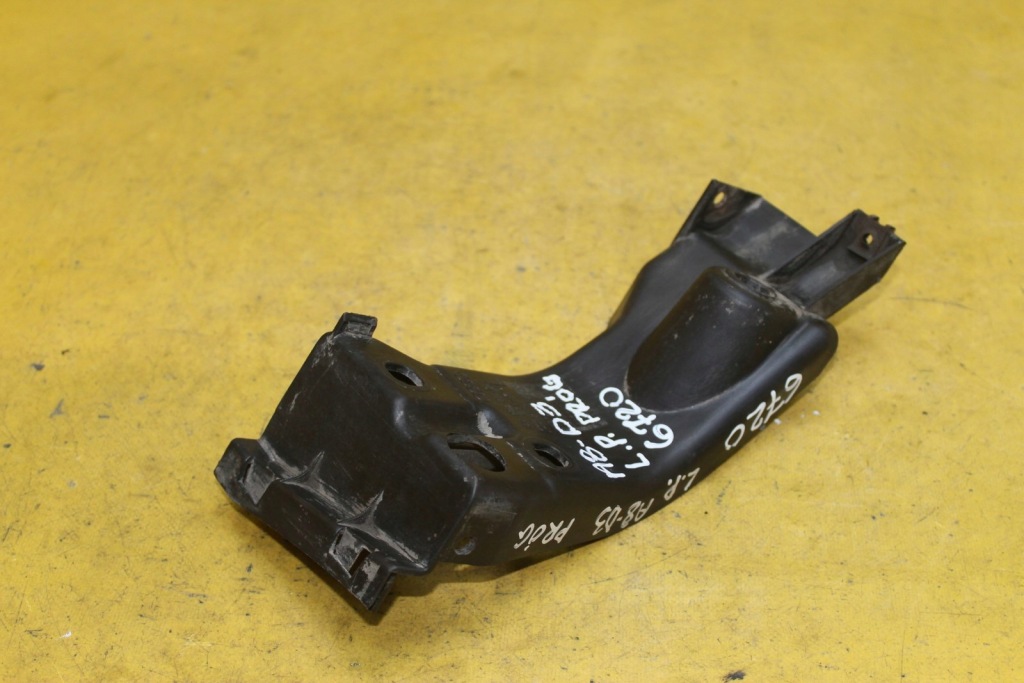 Audi оригинальный номер 4e0853921c кронштейн  порог крыла в Украине