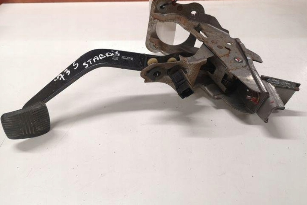 фото №1, Педаль тормоза nissan primera p12 da09 2.2l дизель 93kw 2002