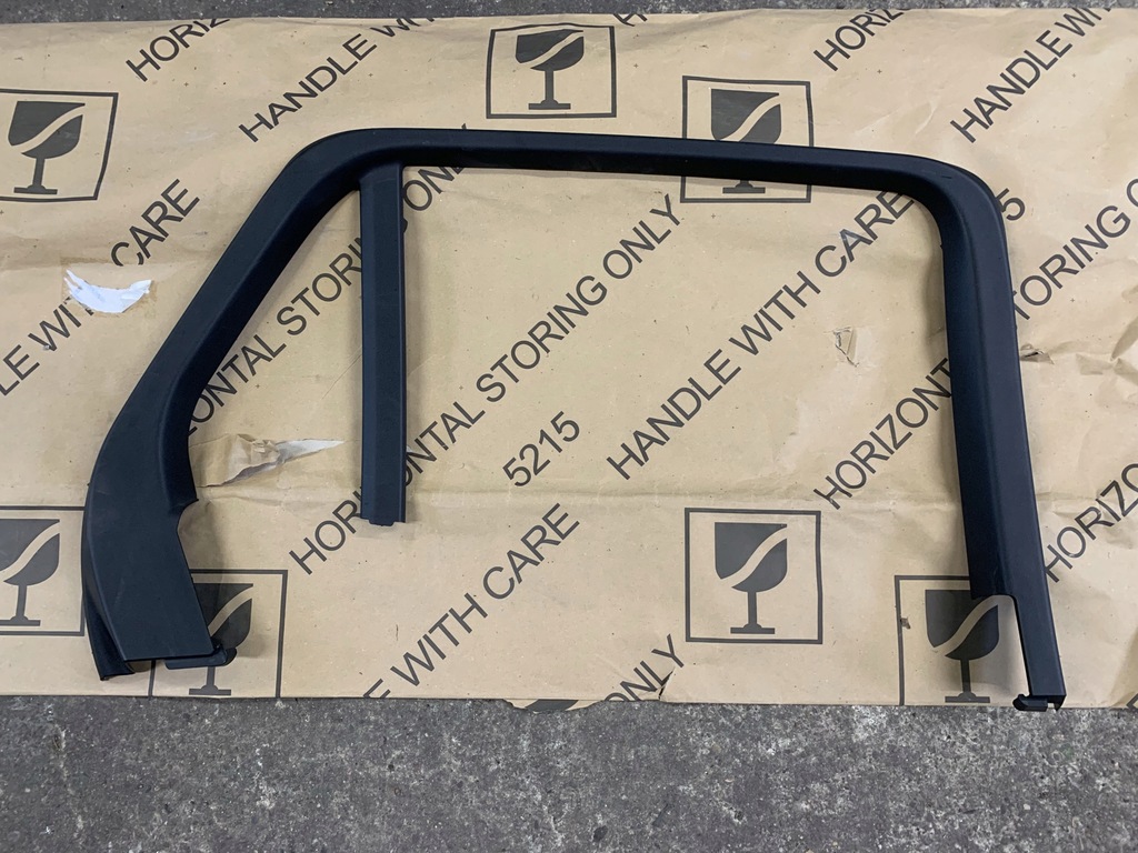 фото №1, Молдинг захисна рамка двері лівий задня mercedes glc w253 a2537370300