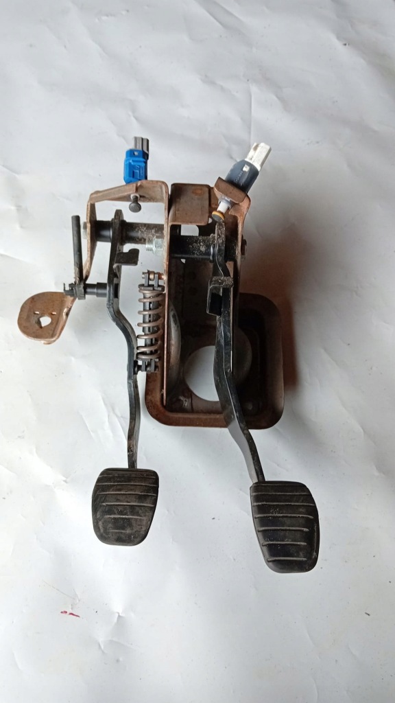 фото №1, Renault twingo ii педаль педали тормоза сцепления 8200833156 !!!!