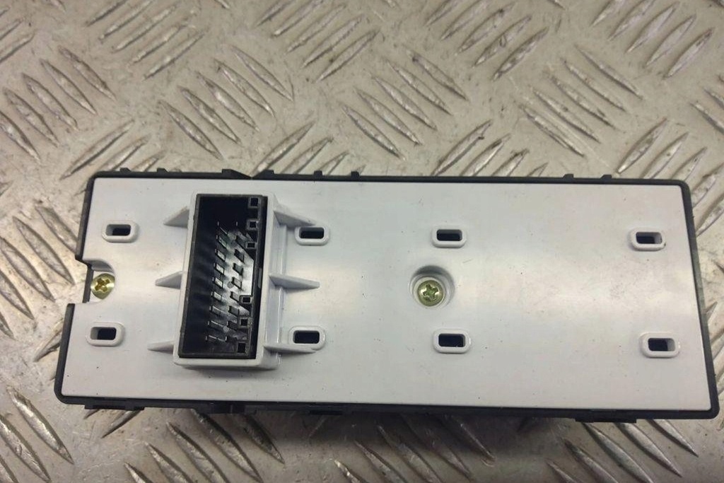 фото №7, Кнопка керування вікон задніх правих двері kia 93570h8500wk 1.0l