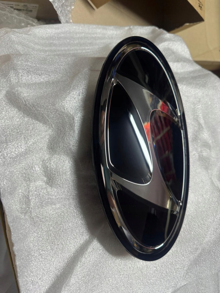 Емблема logo решітка нове радар hyundai ioniq решітка радіатора 86367g2500 nowa od reki Ціна