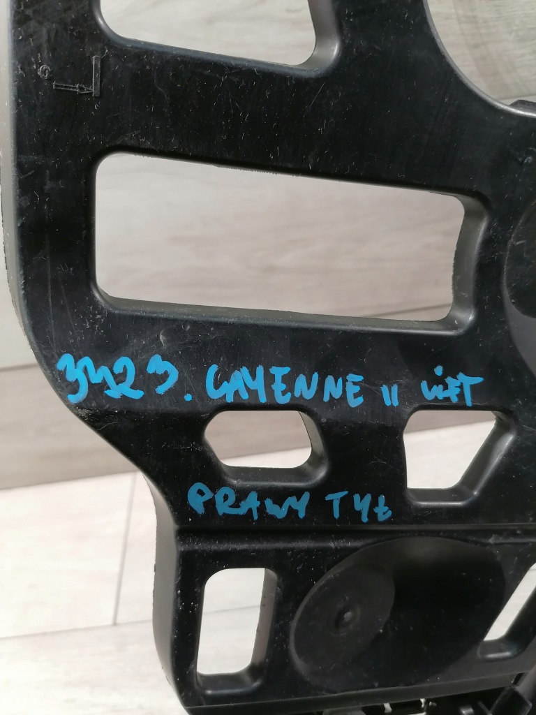 Cayenne ii рестайлинг  направляющая бампер правый задний  7p5807378a Киев