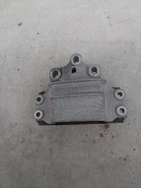 фото №1, Audi q3 8u 2.0 tdi подушка кронштейн двигателя 8j0199555l