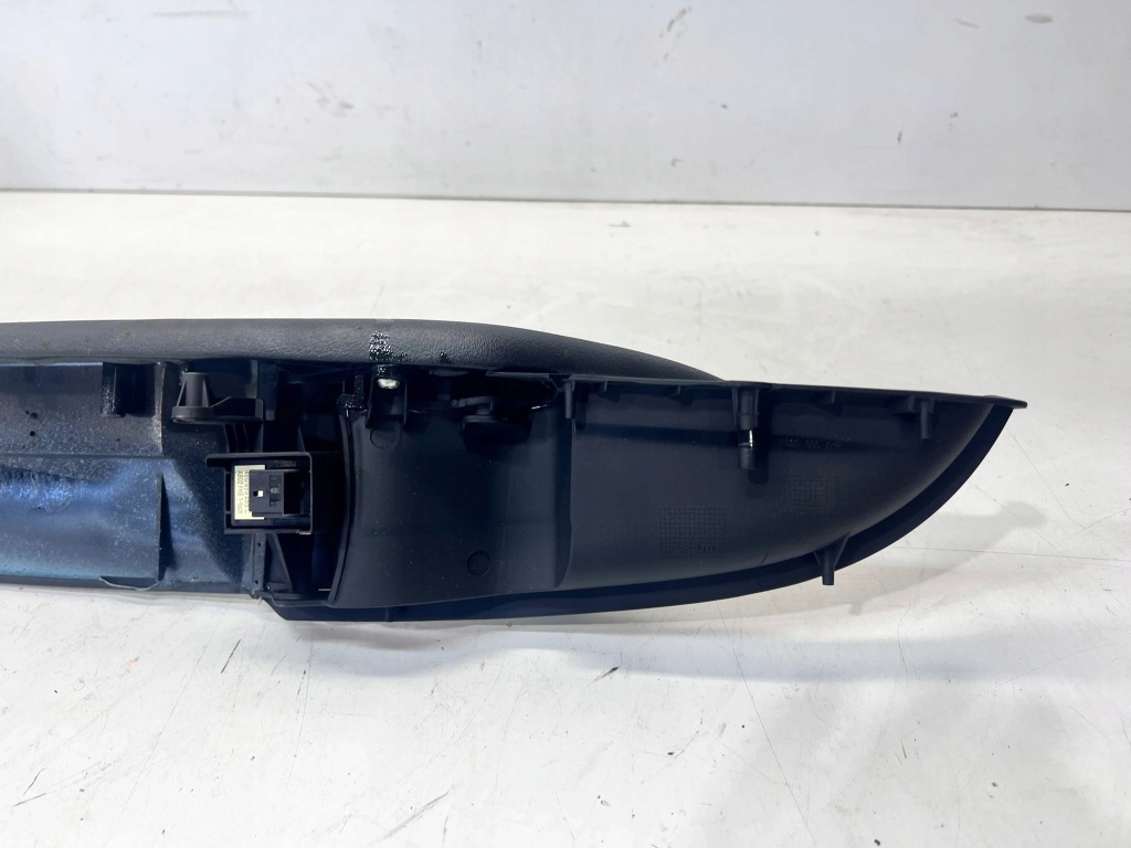 Купити Підлокітник двері лівий audi a3 8p кабріолет  8p7867173a
