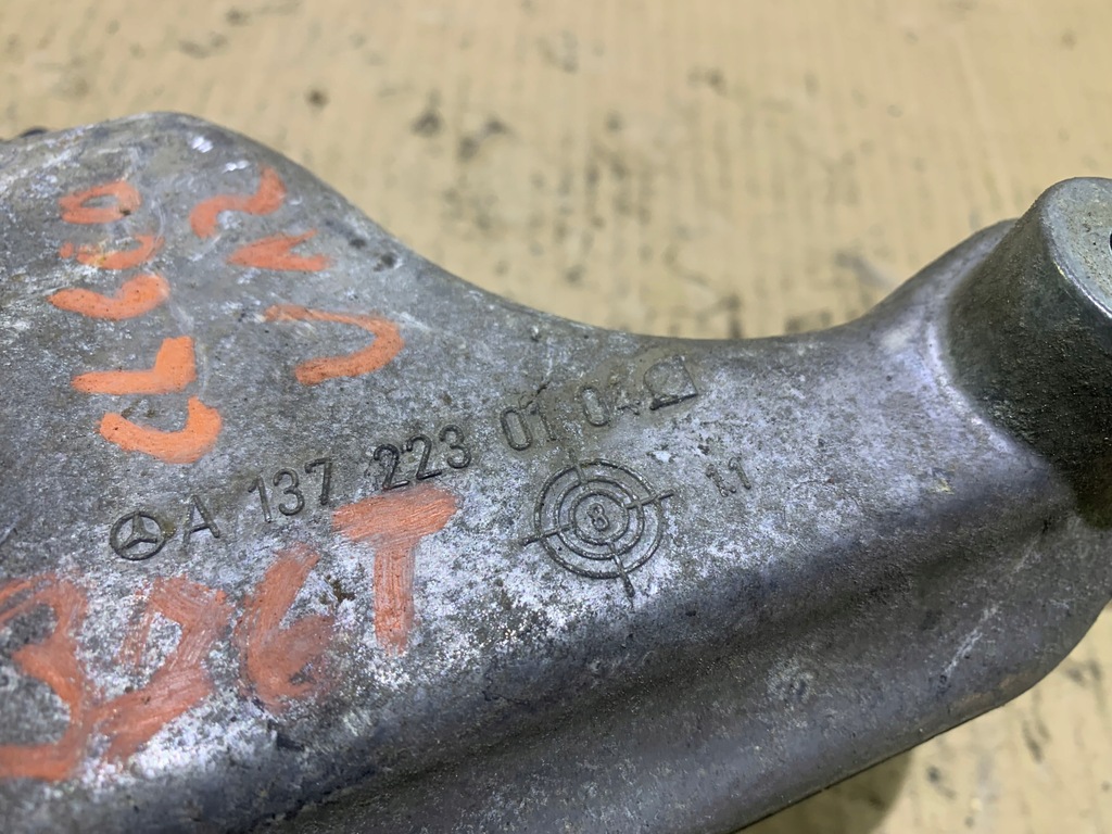 фото №5, Кронштейн двигуна mercedes c215 cl600 v12 a1372230104