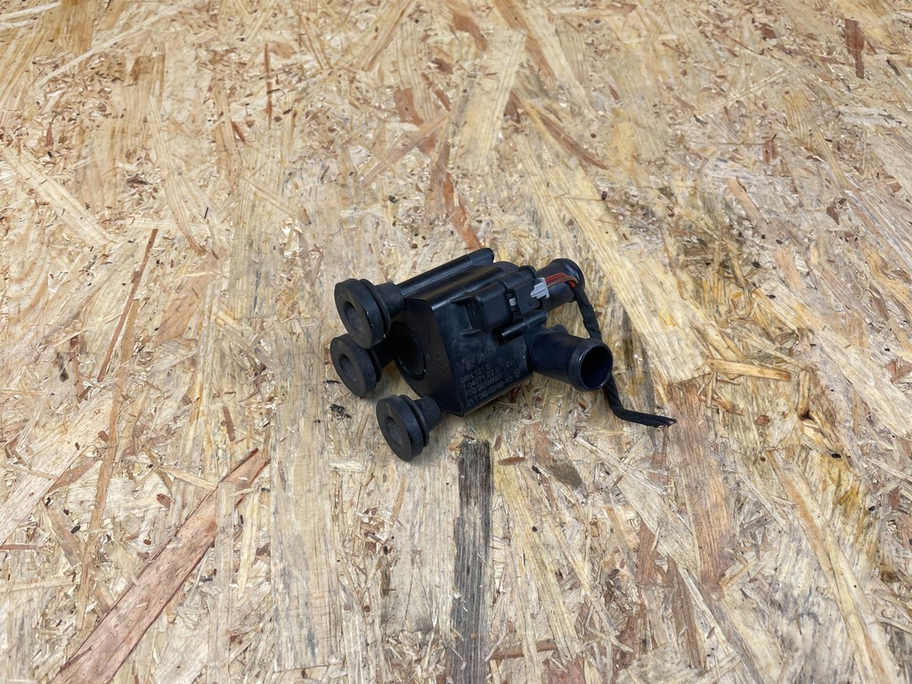 фото №7, Дополнительная насос wody audi a4 b8 a5 8t 06h121601n