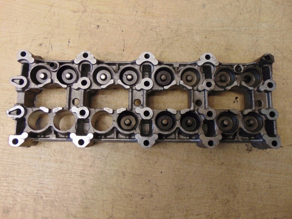 фото №4, Основание валов распределительного вала mercedes 2.2 cdi