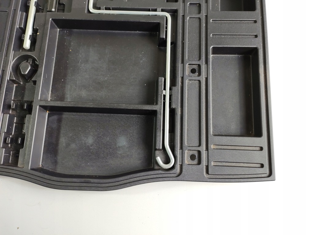 фото №2, Lexus is300h 13r вкладыш багажника