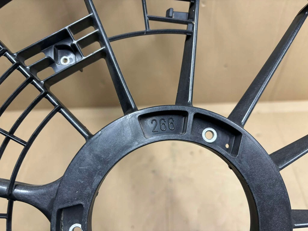 Корпус вентилятора радиатора lexus rx 2009-2015 422750-4040 с Разборки