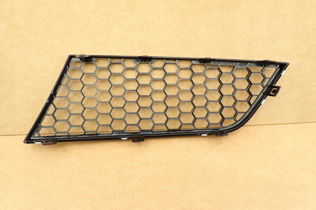 Alfa romeo mito 08- заглушка решётка бампера правая перед 156086094 dx оригинальный номер Недорого