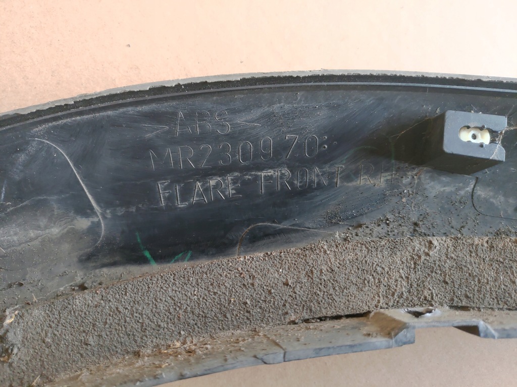 фото №11, Молдинг крила права p mitsubishi pajero shogun