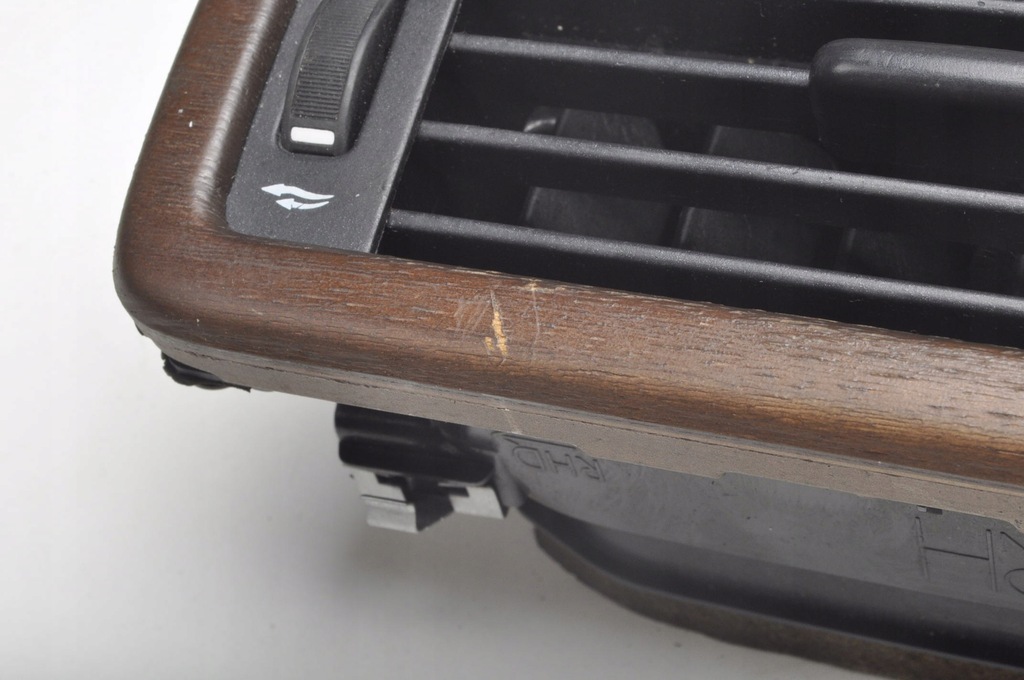 фото №11, Volvo xc70 ii решётка обдув средняя 30643315