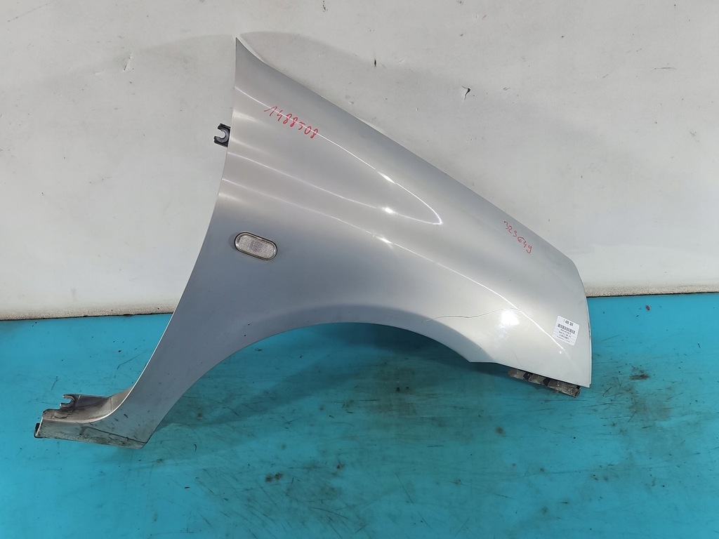 фото №1, Крыло перед правый renault clio ii 2 серебристый nv632