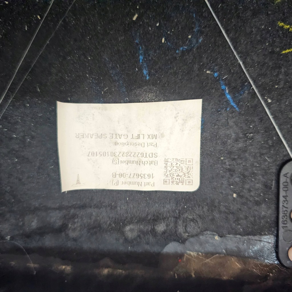 фото №11, Накладка динамика крышки задняя tesla model x plaid 2022r 1635677-00-b