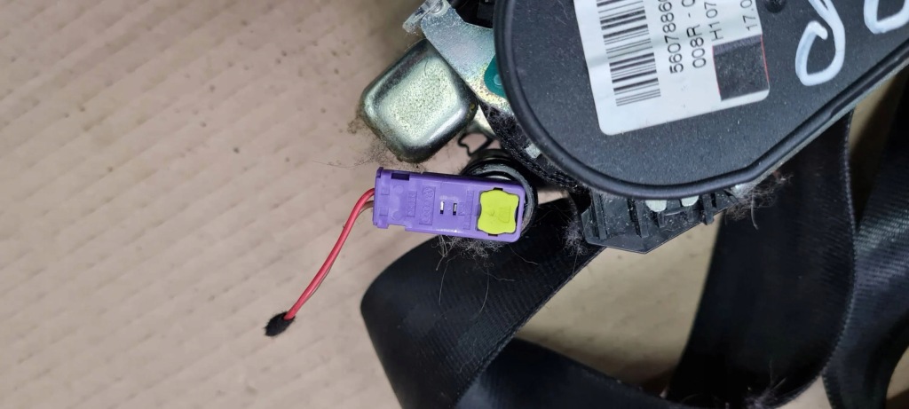 A6 c6 рестайлінг  ремінь безпеки правий перед 4f0857706a Ціна