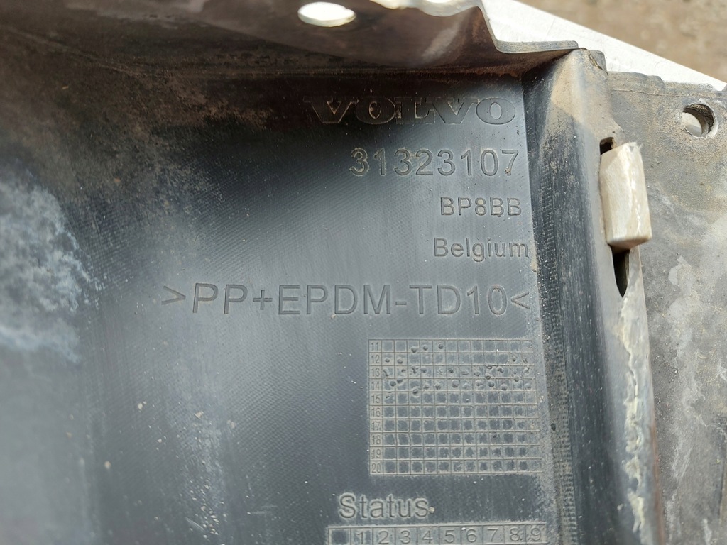 фото №7, Volvo xc40 12- спойлер дифузор накладка задня