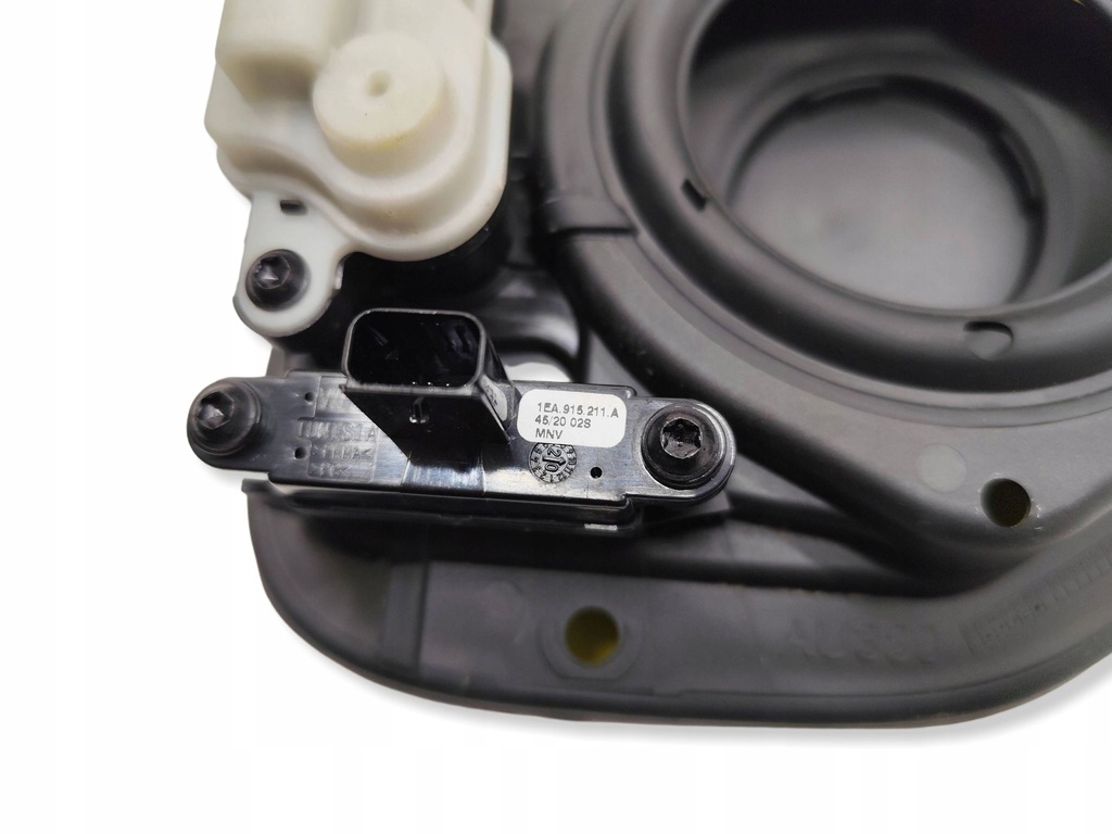 фото №6, Audi a3 8y 1.4tfsie hybrid крышка разъём зарядки аккумулятора 8y4810593