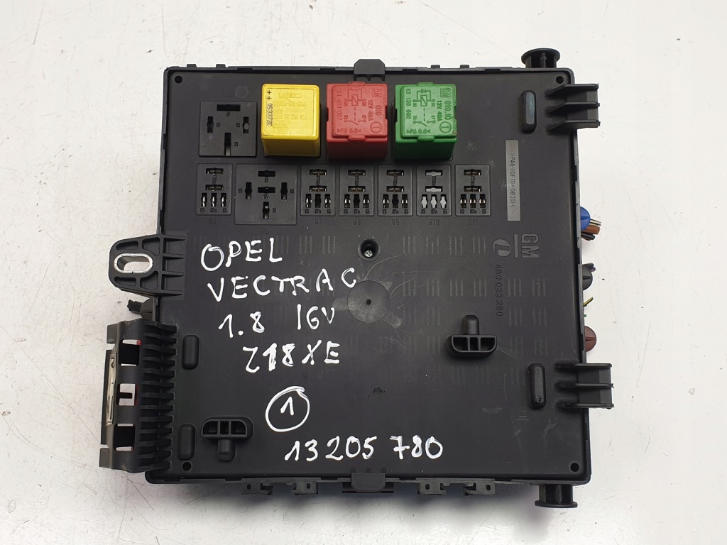 фото №1, Opel vectra c коробка предохранителей 13205780