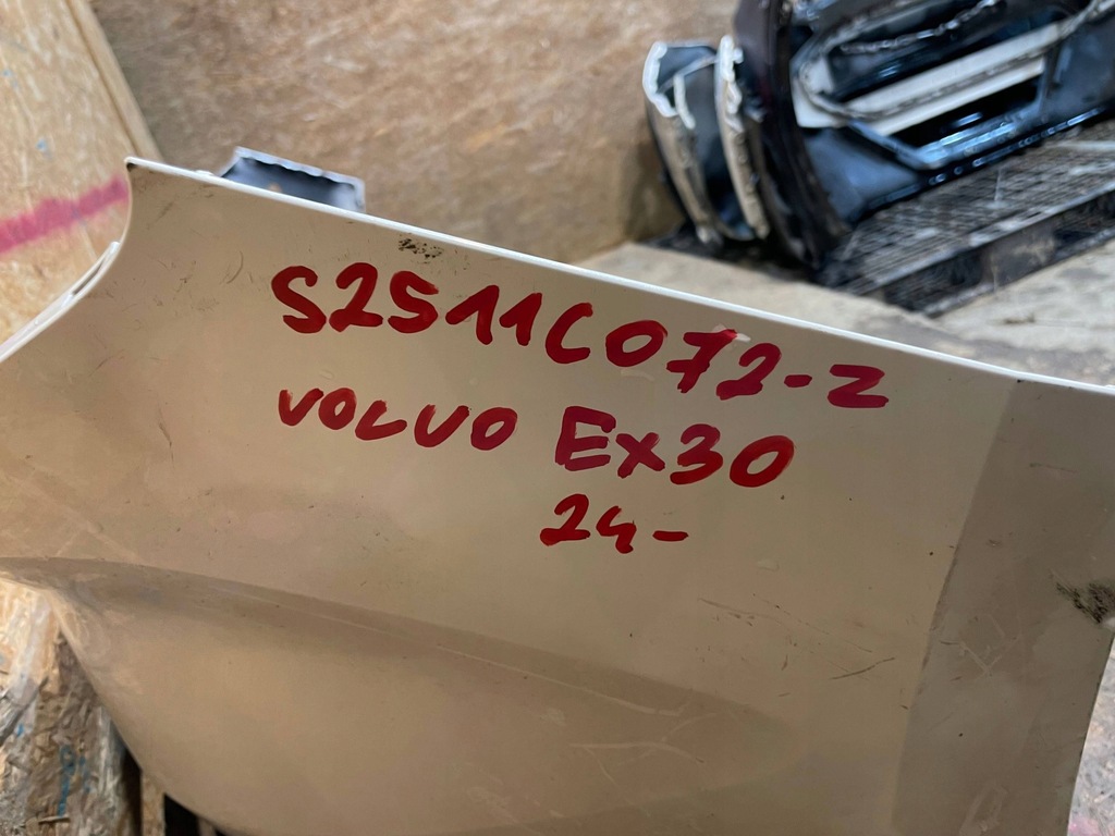 фото №13, Volvo ex30 ex-30 23- бампер задня задній
