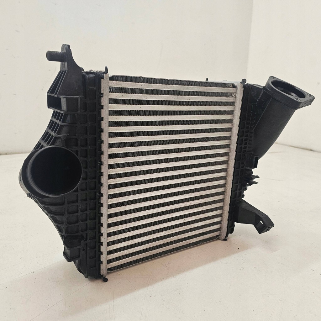 Интеркулер audi rsq8 4m0 lamborghini urus 4m0145803bt Оригинал