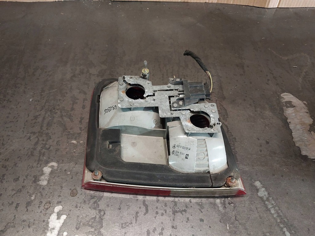 фото №6, Лампа задня кришки багажника ліва mercedes-benz e w210 kombi a2108205964