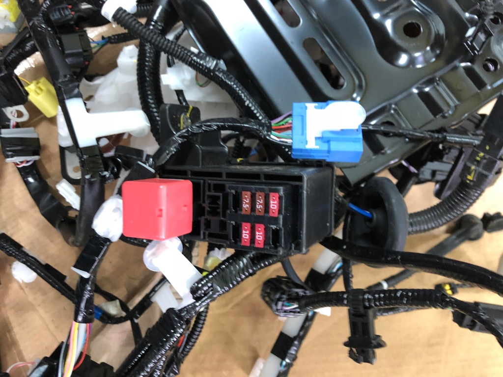 фото №6, Toyota yaris iv электропроводка жгут салона салон