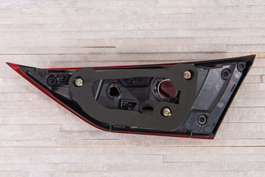 фото №10, Hyundai elantra vi ad 2015-2018 лампа крышки задний левая 92403f2000