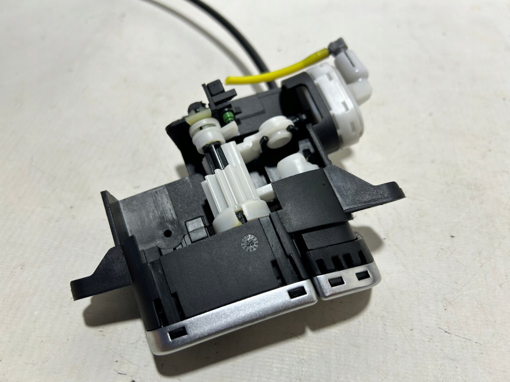 Перемикач блокування подушок замок бардачка mercedes sl r230 w230 в Україні