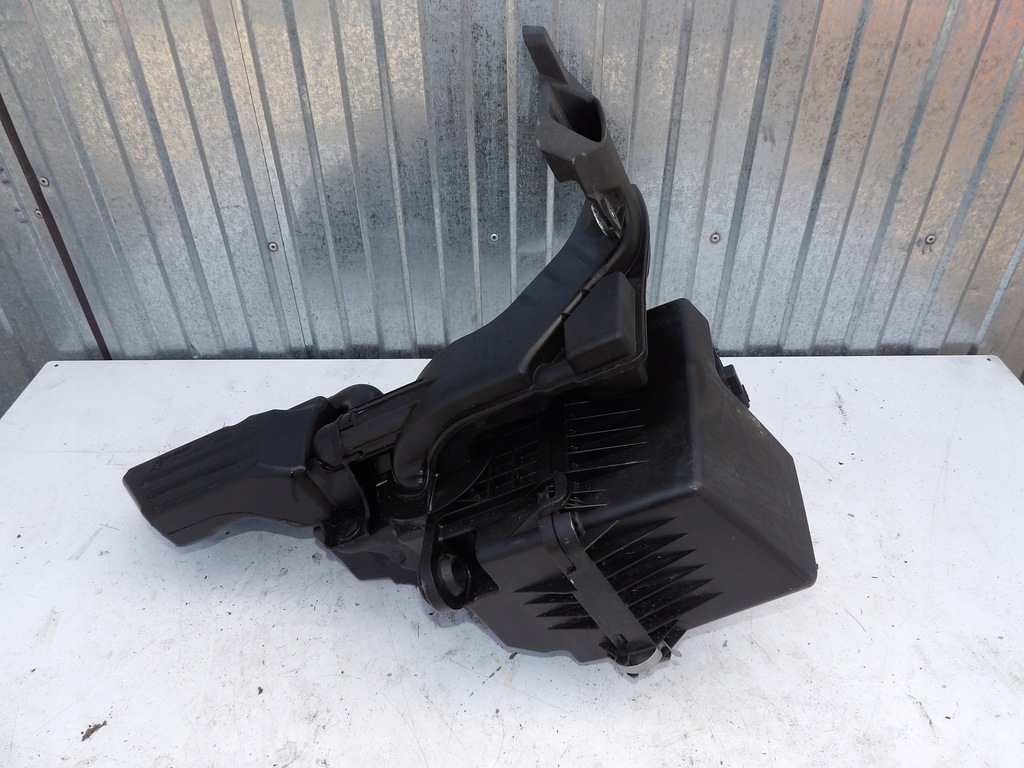 фото №1, Корпус фильтра воздуха mazda p31e-133ay