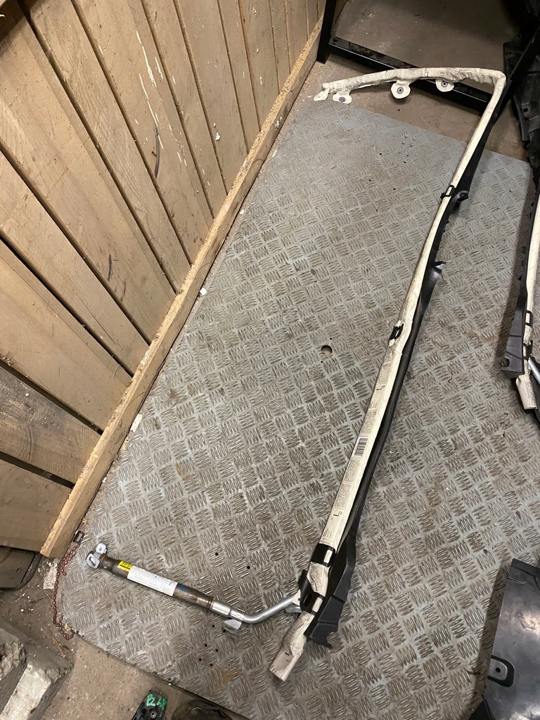 фото №1, Vw golf v+ шторка безпеки ліва 5m0880741c