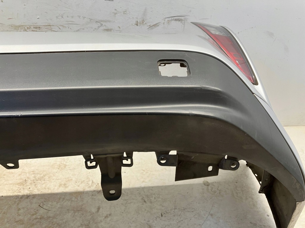 Prius iv комплектный  бампер задний задний фары комплект  без pdc 1f7 Недорого