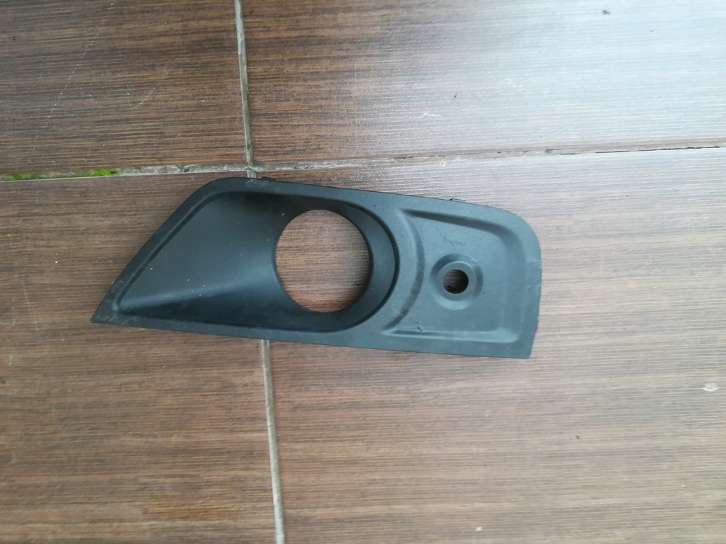 фото №1, Решётка бампера противотуманной фары левая перед renault master iii lift 20- оригинальный номер