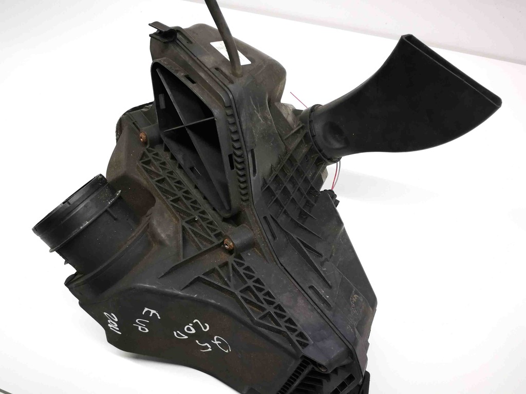 фото №11, Корпус фільтра повітря audi q5 8r 8k0133843e 2.0l дизель 100kw 2010