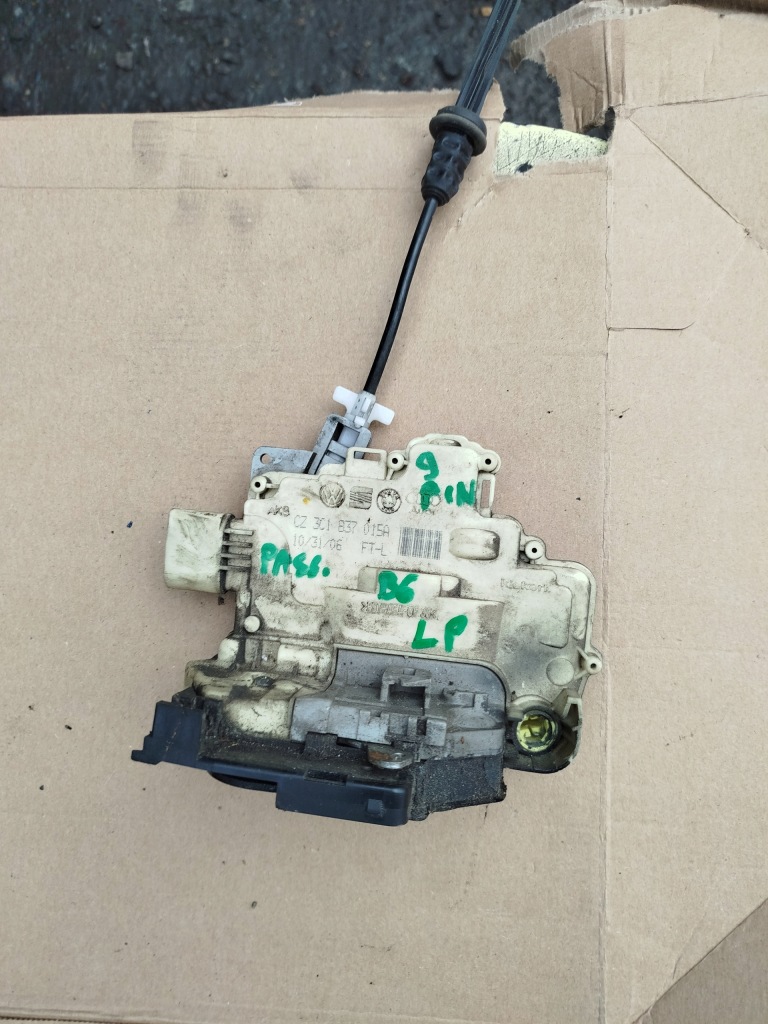 Купити Замок дверей ліве перед vw passat b6 9 pin 3c1837015a