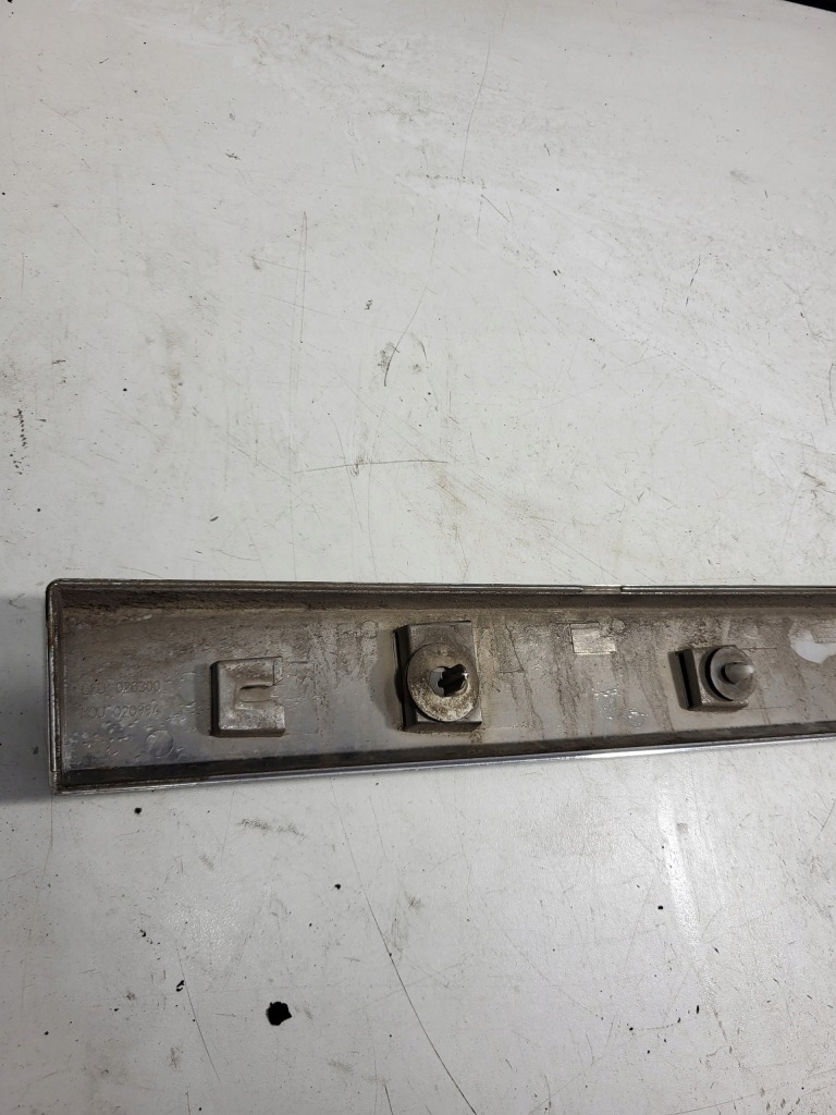 Молдинг декоративная дверь правый перед peugeot 2008 i хром 9806391677 Цена