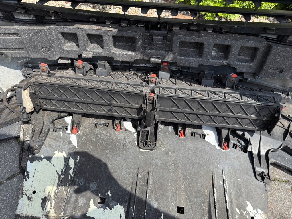 Купить Бампер перед передний opel insignia a рестайлинг  + жалюзи шторка 22787147